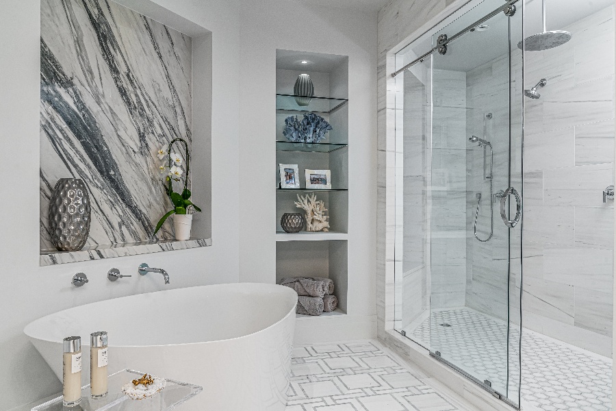 Sancerre_Residence_Master Bathroom Tub & Shower